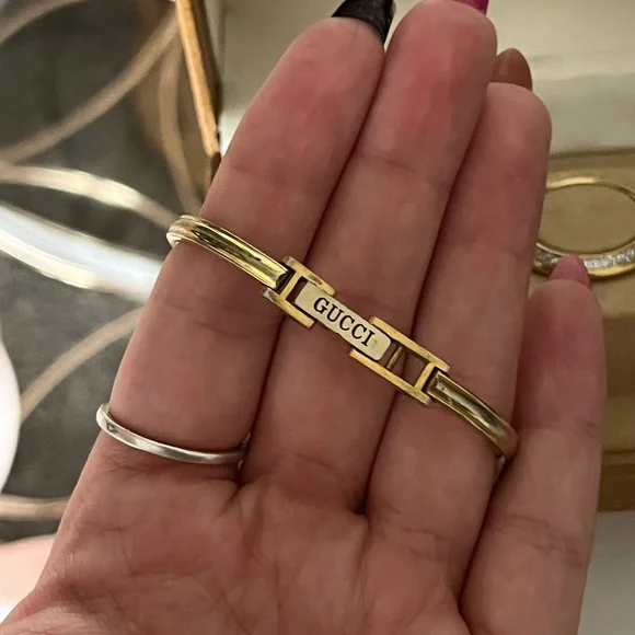 Gucci Gold Bezel Watch With All Bezels - Picture 3 of 9